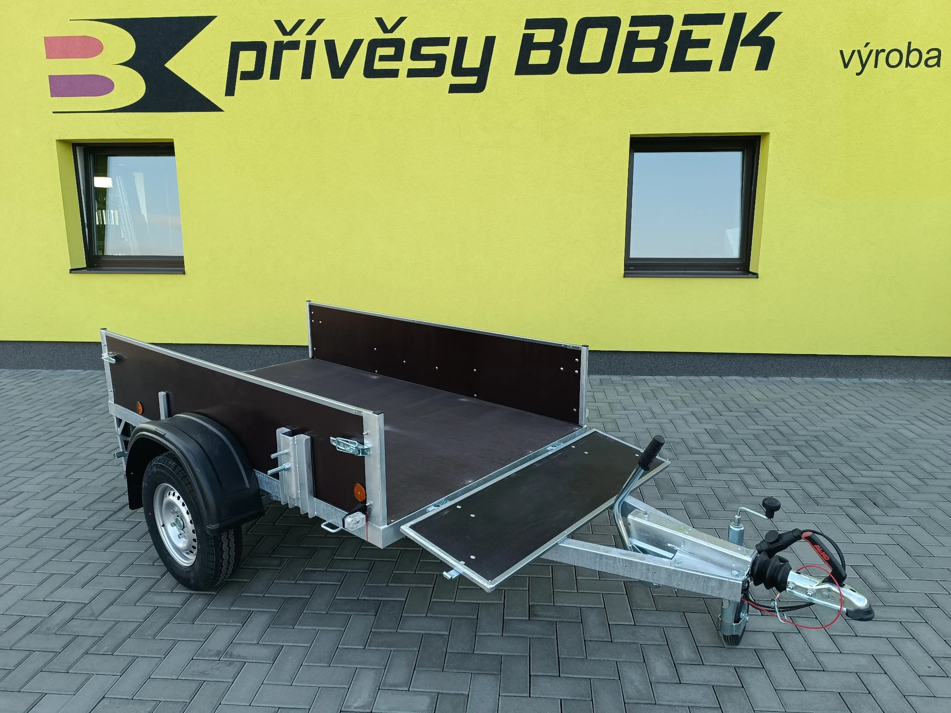 Brzděný přívěs 2150x1290x400 mm Obě čela