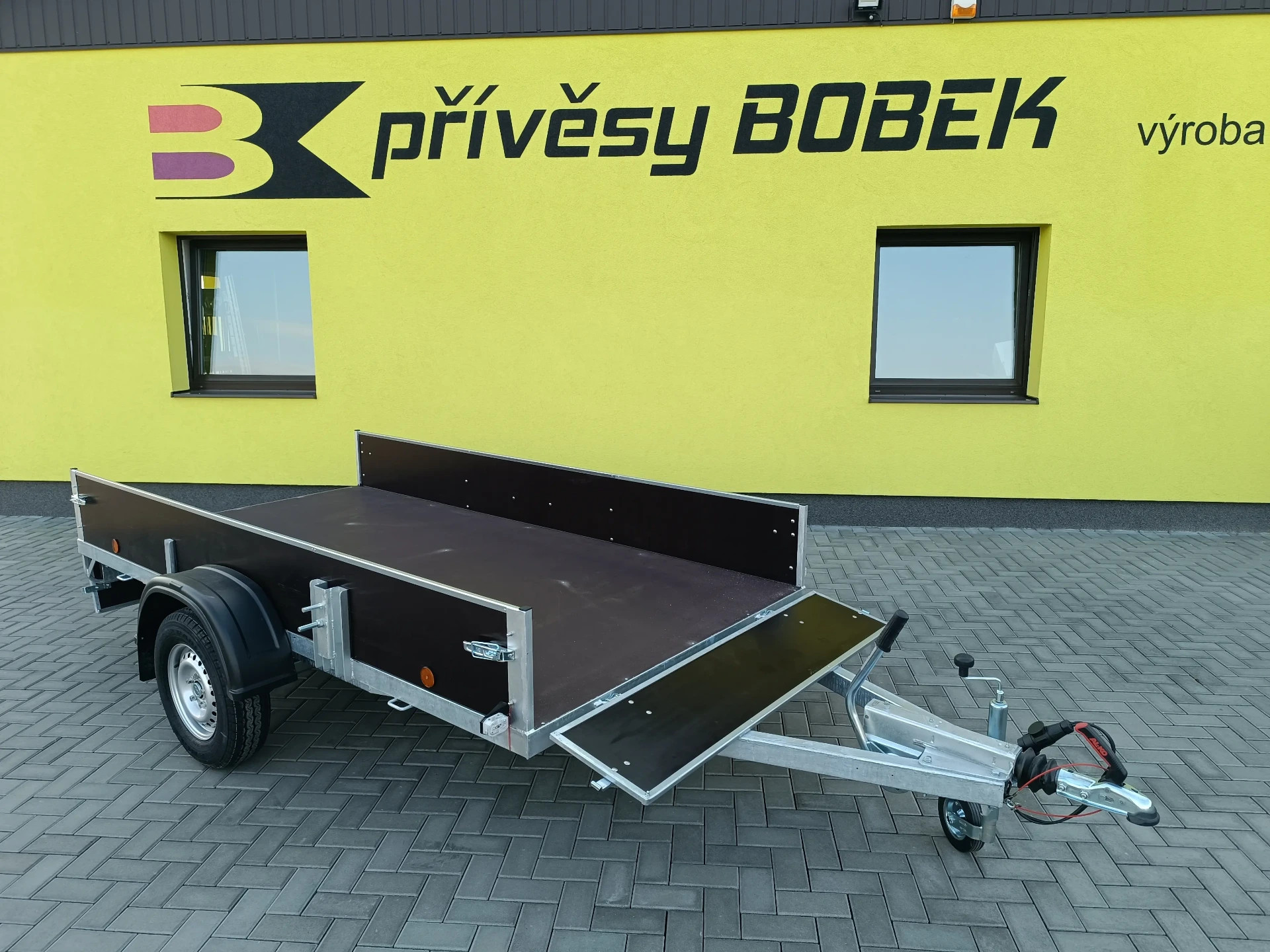 Brzděný přívěs 3020x1540x350 mm Obě čela