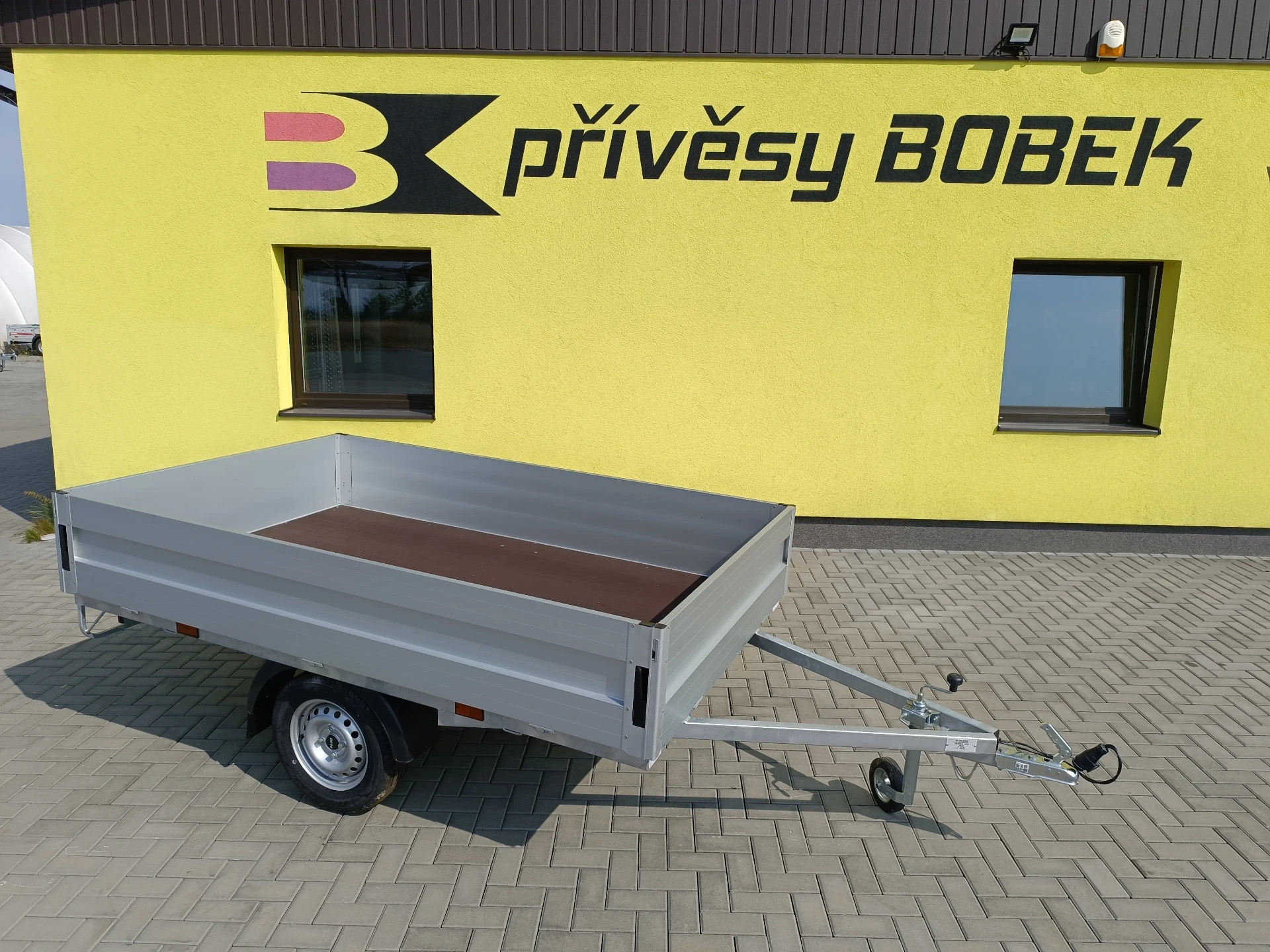 Přívěs PLATO PROFI 2520x1520 mm + bočnice